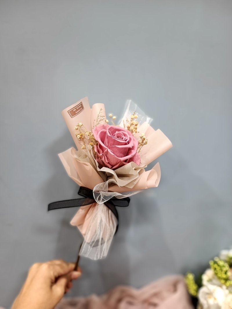 Single everlasting flower rose bouquet graduation bouquet Valentine's Day Teacher's Day - ช่อดอกไม้แห้ง - พืช/ดอกไม้ 
