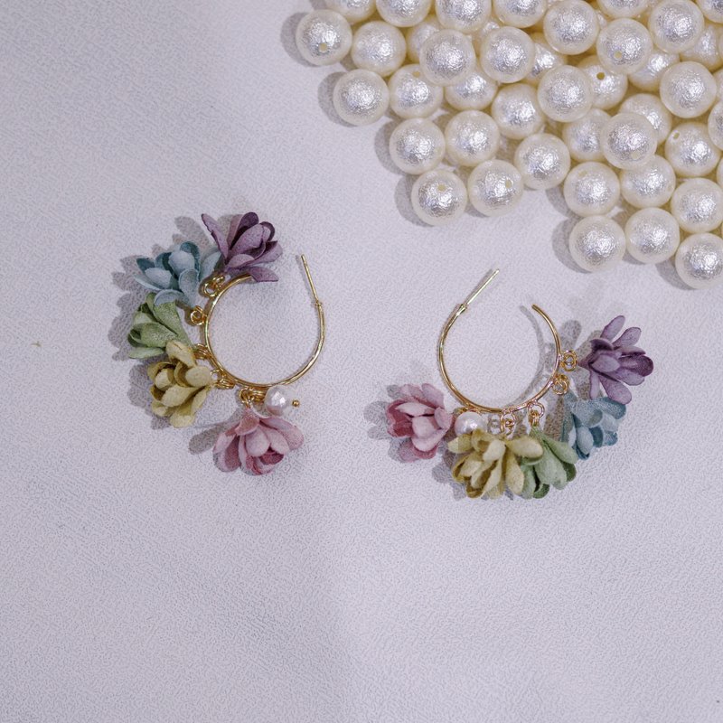 Hirshhorn 粉彩印第安羽毛垂墜小花短耳環 - 耳環/耳夾/耳骨夾 - 其他材質 多色