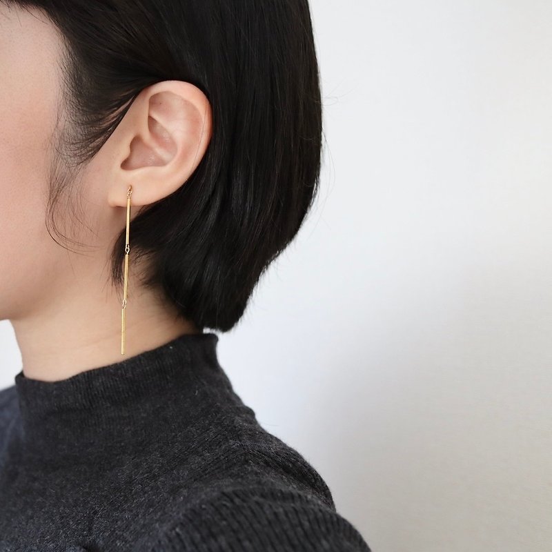 Painless earrings / gold pipe long earrings ear clips - ต่างหู - โลหะ สีทอง