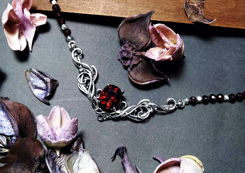 [Gem series] garnet design necklace - สร้อยคอ - เครื่องเพชรพลอย สีแดง