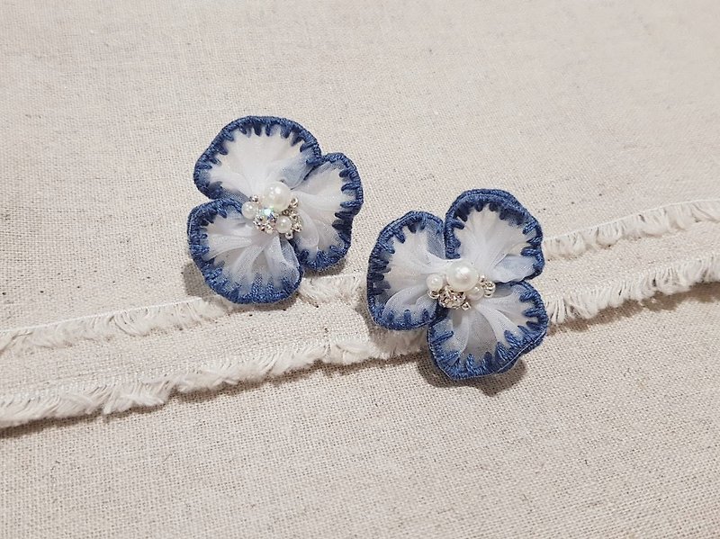 French Mesh Gemstone Hand Embroidered Earrings Denim Blue - ต่างหู - งานปัก สีน้ำเงิน