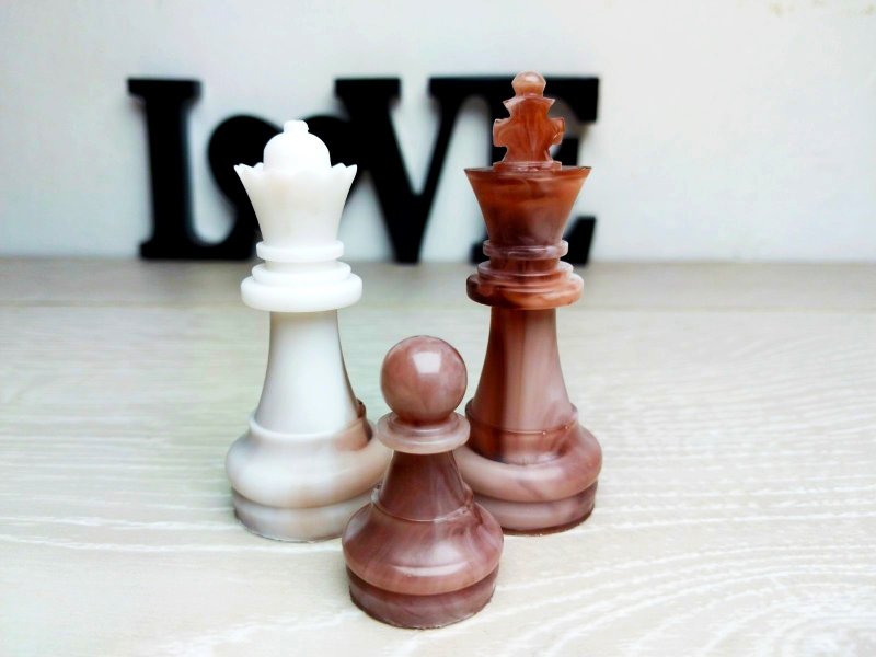 Custom resin chess sets with board | Size of King 2.75 inch (7 cm) | Epoxy resin - 桌遊/卡牌 - 樹脂 咖啡色