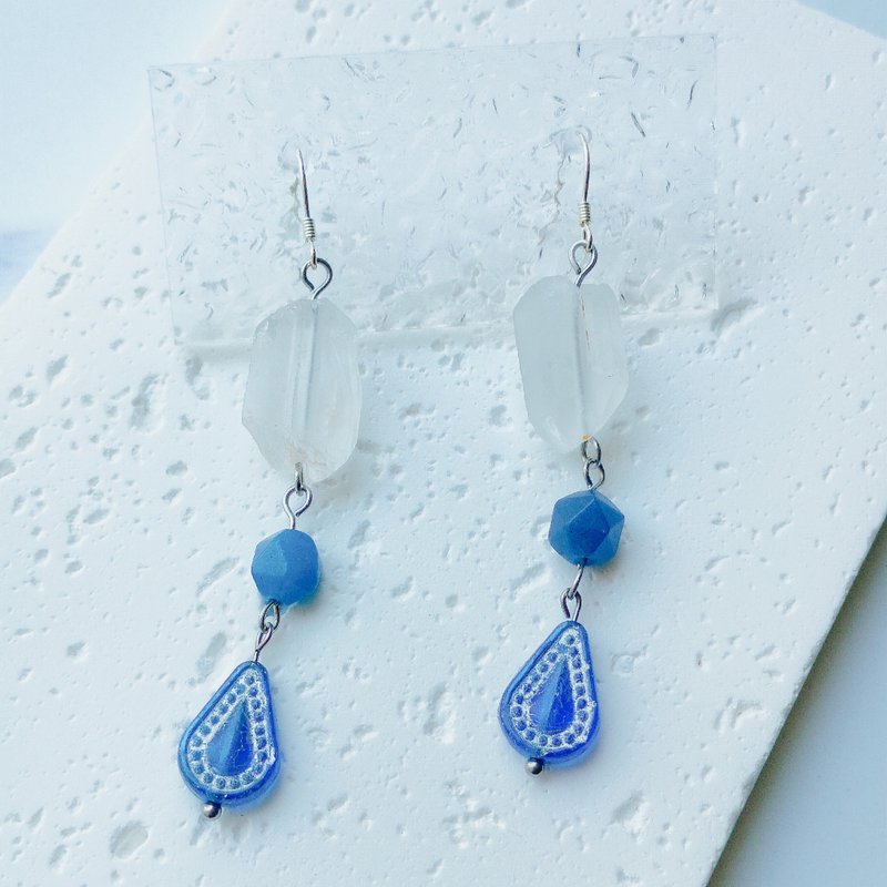 【Blue tear】 Glass Beads and Natural Stones Earrings - Earrings & Clip-ons - Glass Blue