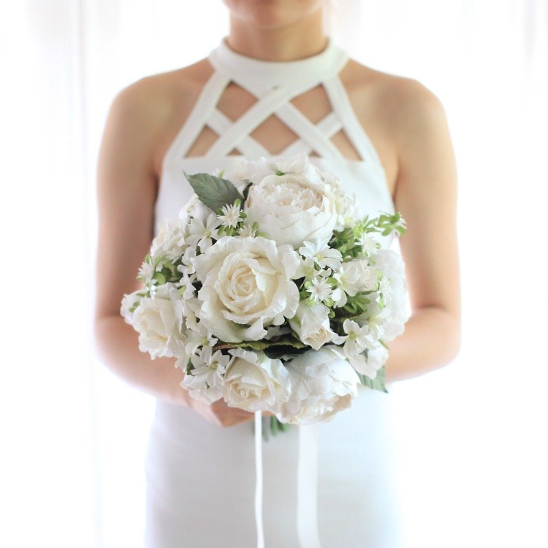 MB304 : ช่อดอกไม้เจ้าสาว สำหรับถือในงานแต่งงาน ในโทนสีขาวล้วน - งานไม้/ไม้ไผ่/ตัดกระดาษ - กระดาษ ขาว