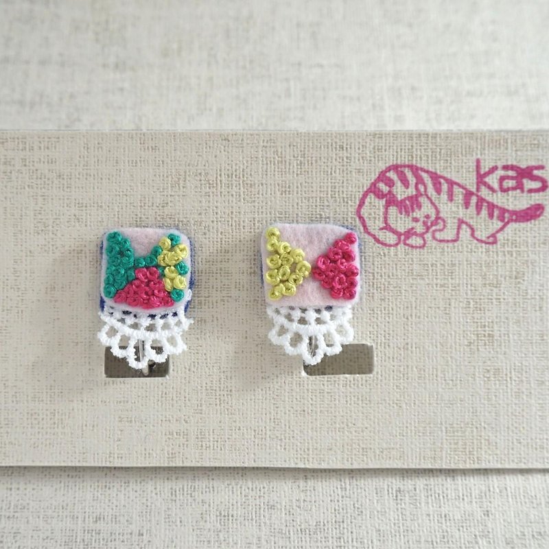 Hand embroidery earring"Spring color square"[order-receiving production] - Earrings & Clip-ons - Thread Pink