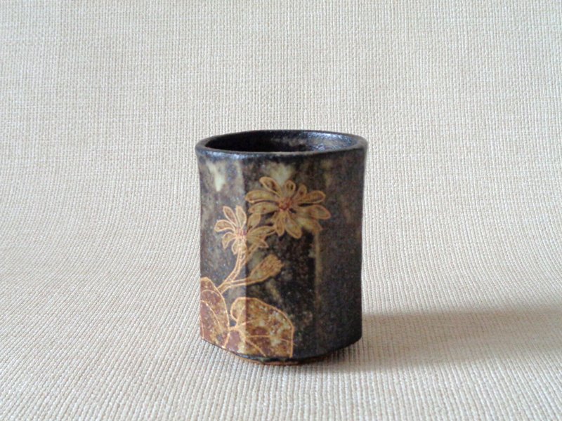 八角湯のみ 金彩つわぶきa - 茶壺/茶杯/茶具 - 陶 黑色