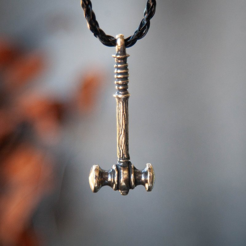 Hammer pendant on leather cord. Warrior necklace. Weapon jewelry. Man present - 項鍊 - 其他金屬 橘色