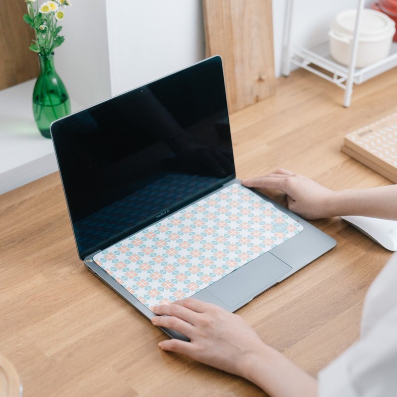 Three-in-one Mouse Pad Lens Cleaning Cloth/Old Tiles/Orange Hydrangea/Classic New Color II - Mouse Pads - Other Materials Orange