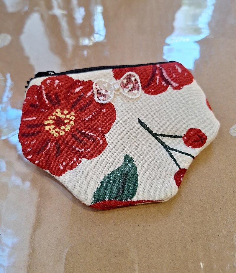 Hand made print cotton coin purse-red flowers - กระเป๋าใส่เหรียญ - ผ้าฝ้าย/ผ้าลินิน 