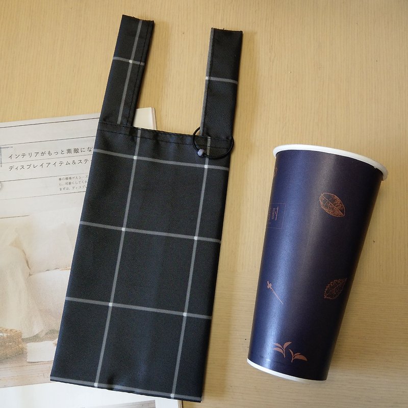 Plaid (Black)。Handmade reusable bag for drinks and anything - ถุงใส่กระติกนำ้ - วัสดุกันนำ้ สีดำ