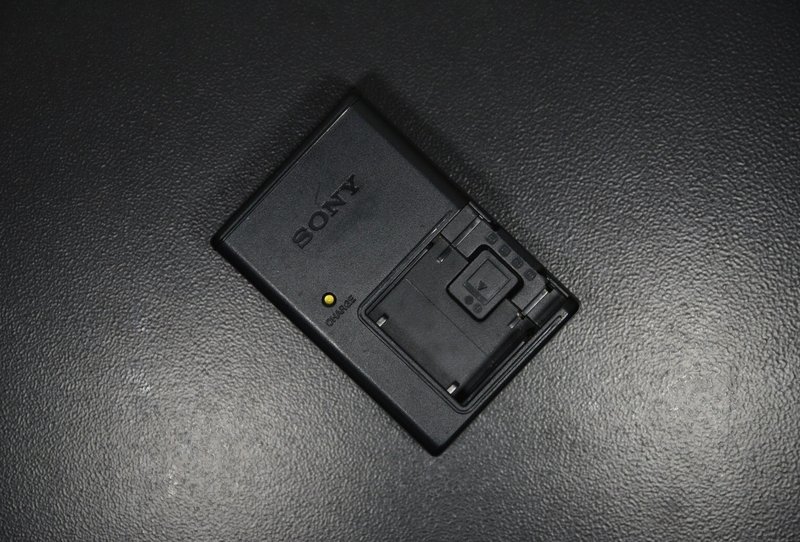 【經典古物】原廠 Sony BC-CSD 電池充電器 充電座 NP-BD1 NP-FD1 - 相機/拍立得/底片相機 - 其他材質 