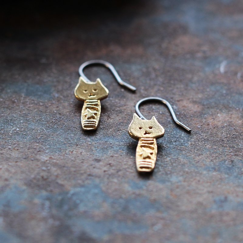 Nekokeshi Watch Out | Earrings | Clip-On | P312 - Earrings & Clip-ons - Other Metals Gold