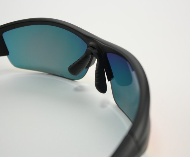 Sunglasses with cheap adjustable nose pads