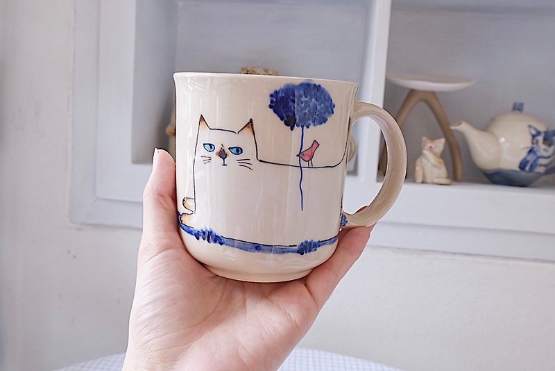 VILAN cat Handpainted Mug / Siamese cat - Mugs - Pottery White