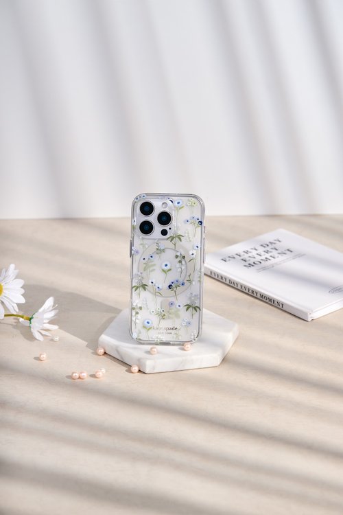 kate spade iPhone 16 Pro マグネット財布ケース Amazon.com: kate spade new york iPhone 16 Pro Case