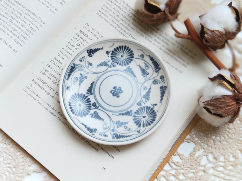 [Good day fetish] Dutch vintage / antique hand-painted winding painting small saucer - Small Plates & Saucers - Pottery White