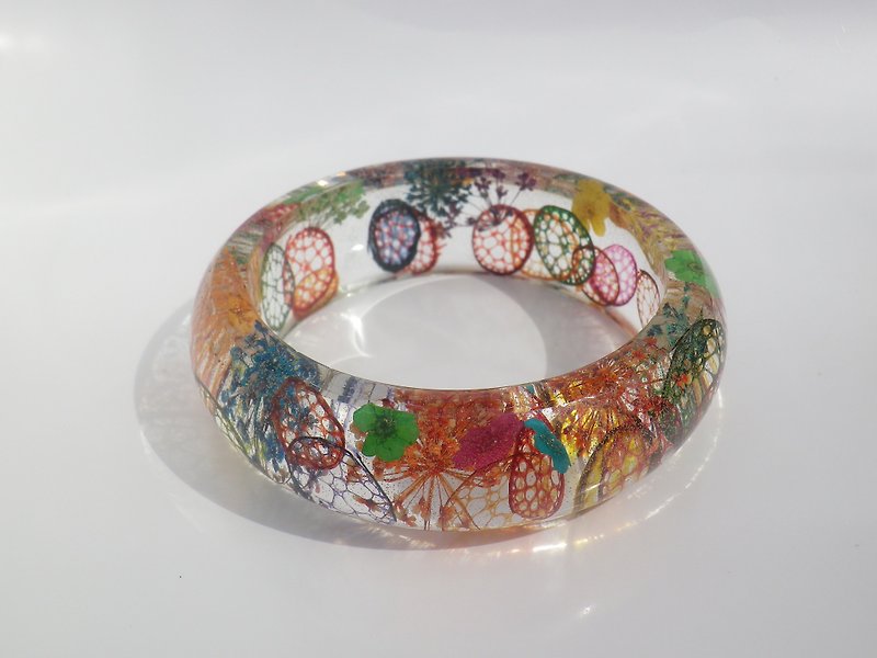 Annys workshop handmade jewelry. Real flower bracelet. Botanical Bangle. Brown Bracelet - สร้อยข้อมือ - พลาสติก 