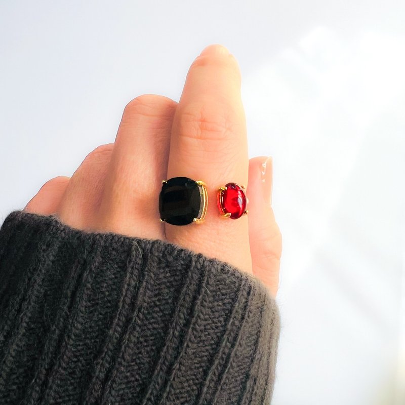 Black Spinel and Red Amber Ring【gift box】 - แหวนทั่วไป - เครื่องประดับพลอย สีแดง