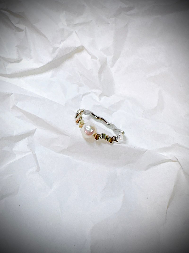 C&W 日本進口天然淡水炫光小燈泡珍珠不規則碎銀戒指戒環 - 戒指 - 珍珠 銀色