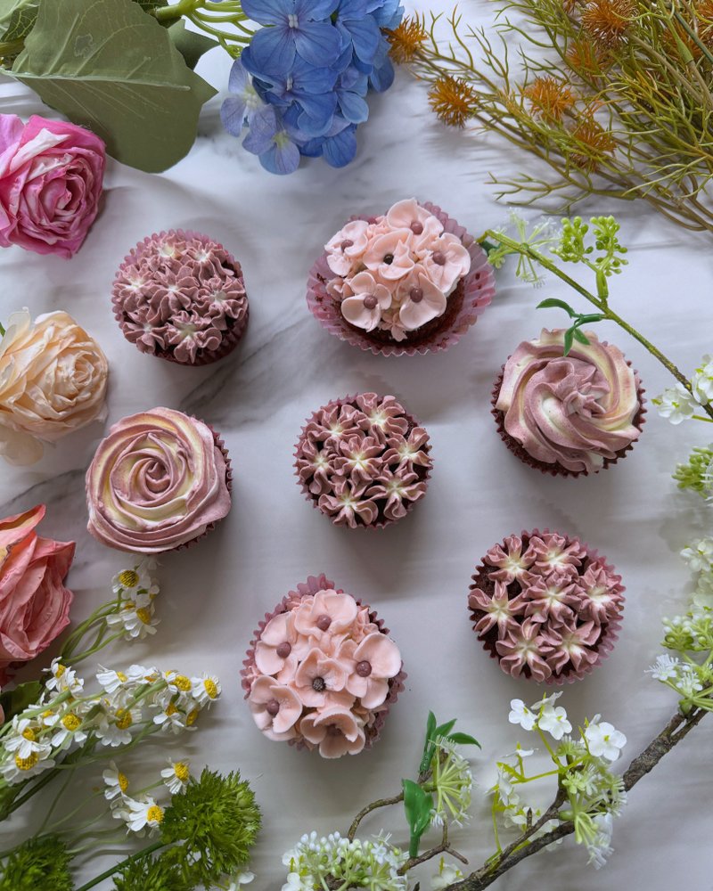 AY baker French fresh cream rose shaped small flower shaped cup cake - เค้กและของหวาน - อาหารสด สีเขียว