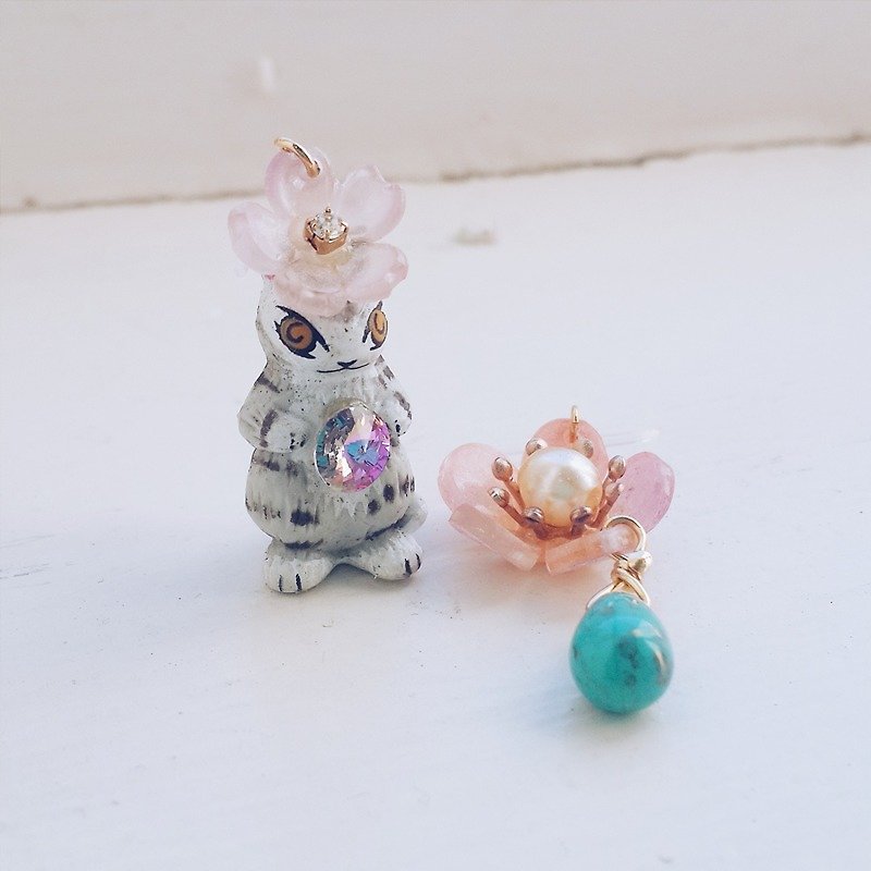 momolico handmade earring kitten cat and flower blossom - Earrings & Clip-ons - Other Materials Pink