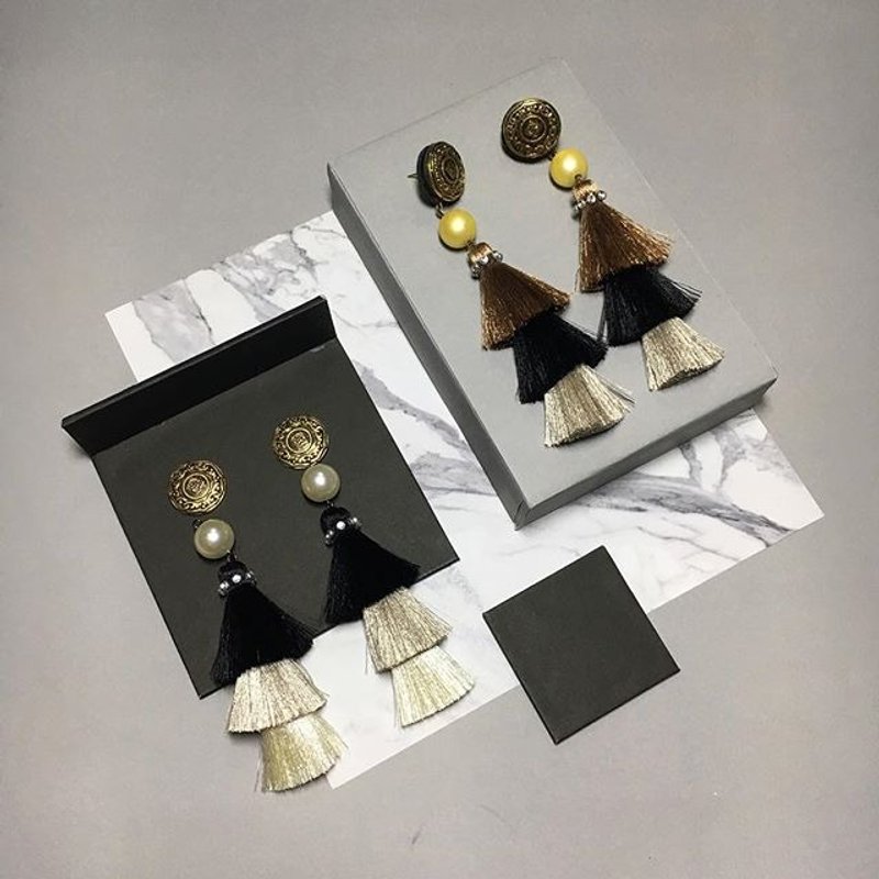 earrings: 3rd tassel - 耳環/耳夾/耳骨夾 - 其他材質 黑色