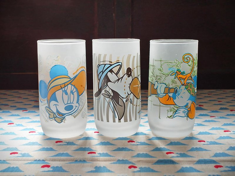 Early printed water cup-Disney treasure hunt (a set of three cups) - แก้ว - แก้ว หลากหลายสี