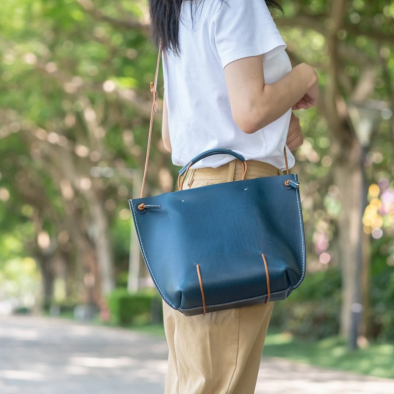 Tangent School] 2 way handmade leather large-capacity tote one-shoulder tote bag female simple and versatile female bag - กระเป๋าแมสเซนเจอร์ - หนังแท้ สีน้ำเงิน