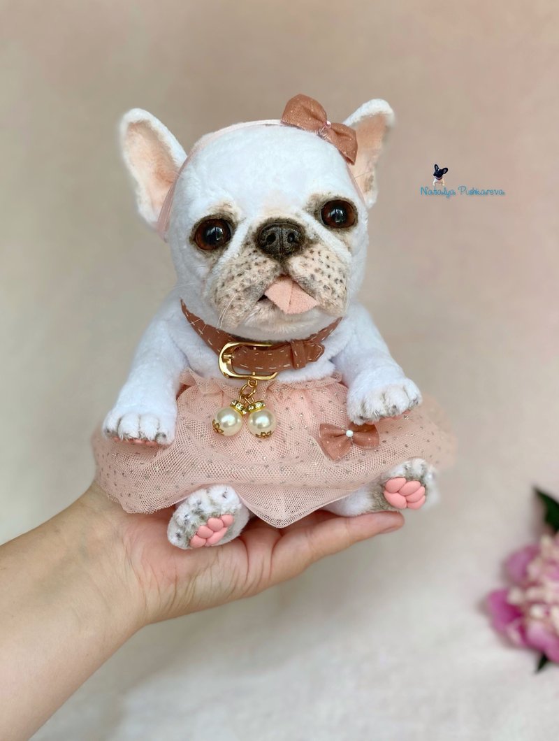 灰色法国斗牛犬逼真的玩具小狗 - 公仔/玩偶 - 聚酯纖維 金色