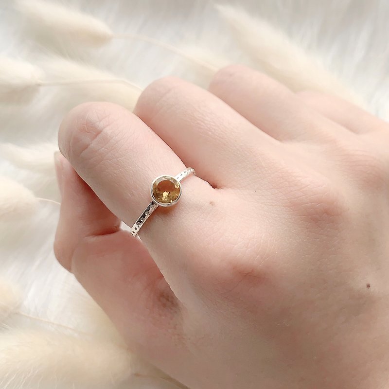 黃水晶925純銀簡約設計戒指 尼泊爾手工銀飾 - 戒指 - 寶石 銀色