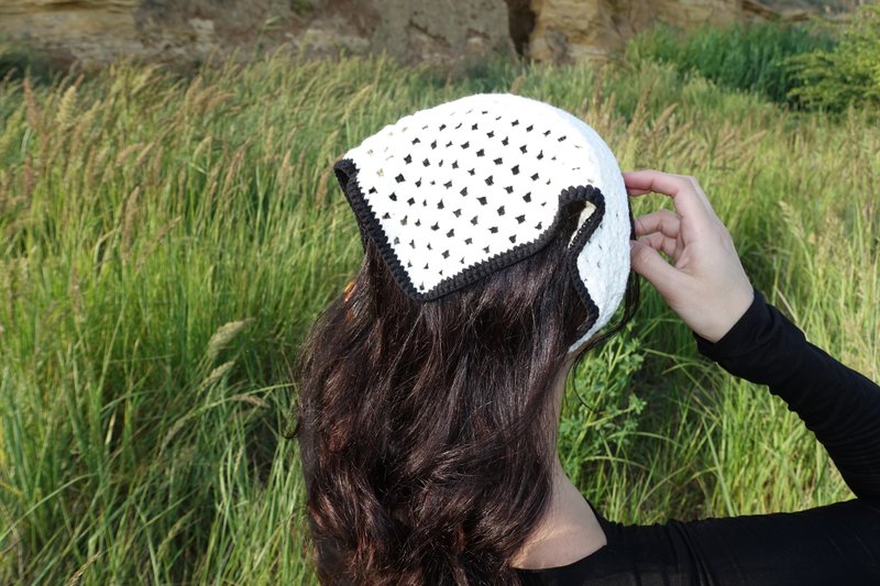 Crochet Headscarf White Black Trim -Triangle Kerchief knitted - Summer Bandana - 髮箍/髮帶 - 其他材質 白色