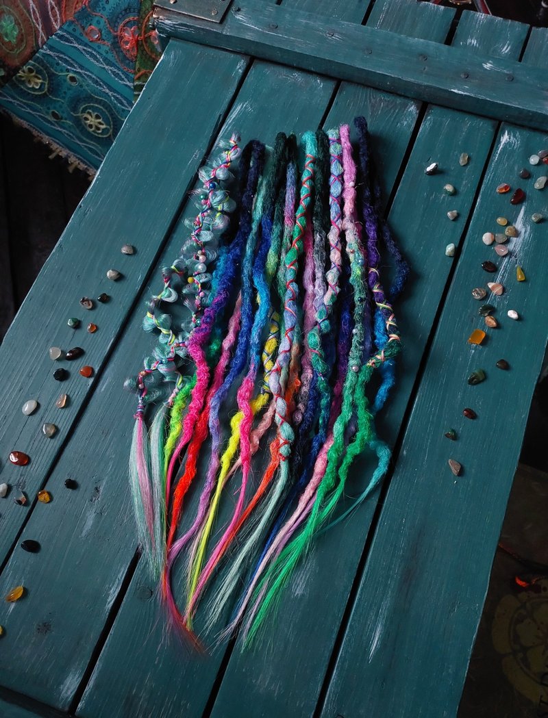 Colourful accent dreadlcoks, Festival hair, Mermaid hair style. Clip in hair - 髮圈/髮夾 - 其他材質 多色