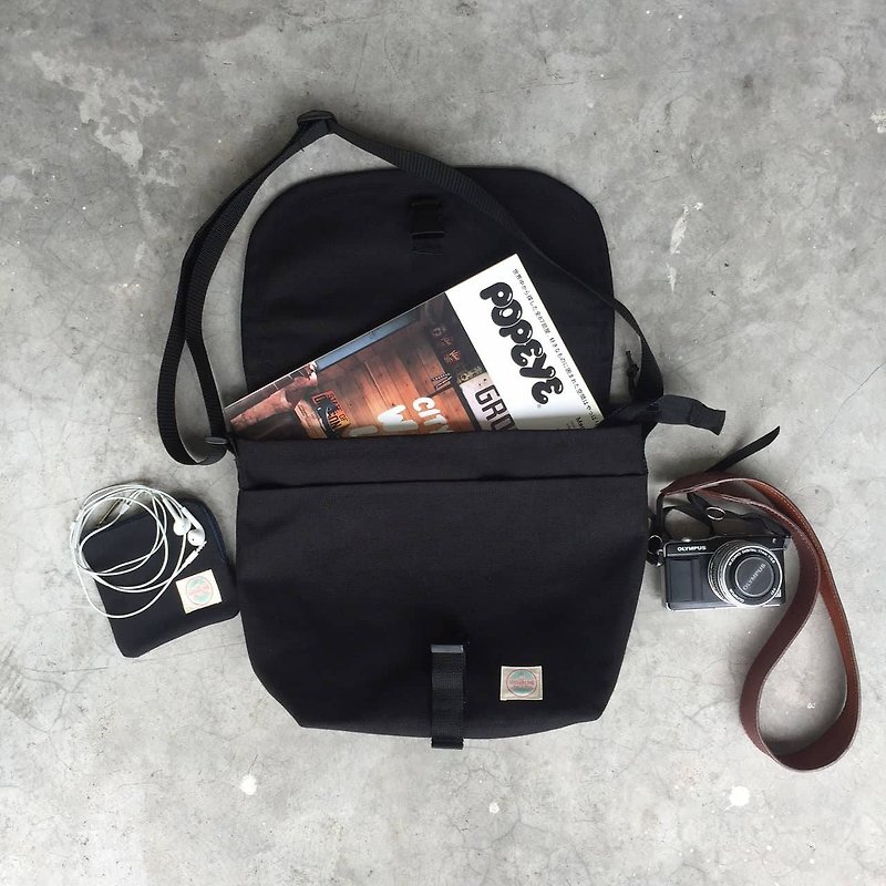 New Big Black Basic Messenger Canvas Bag/ everyday bag/ travel bag