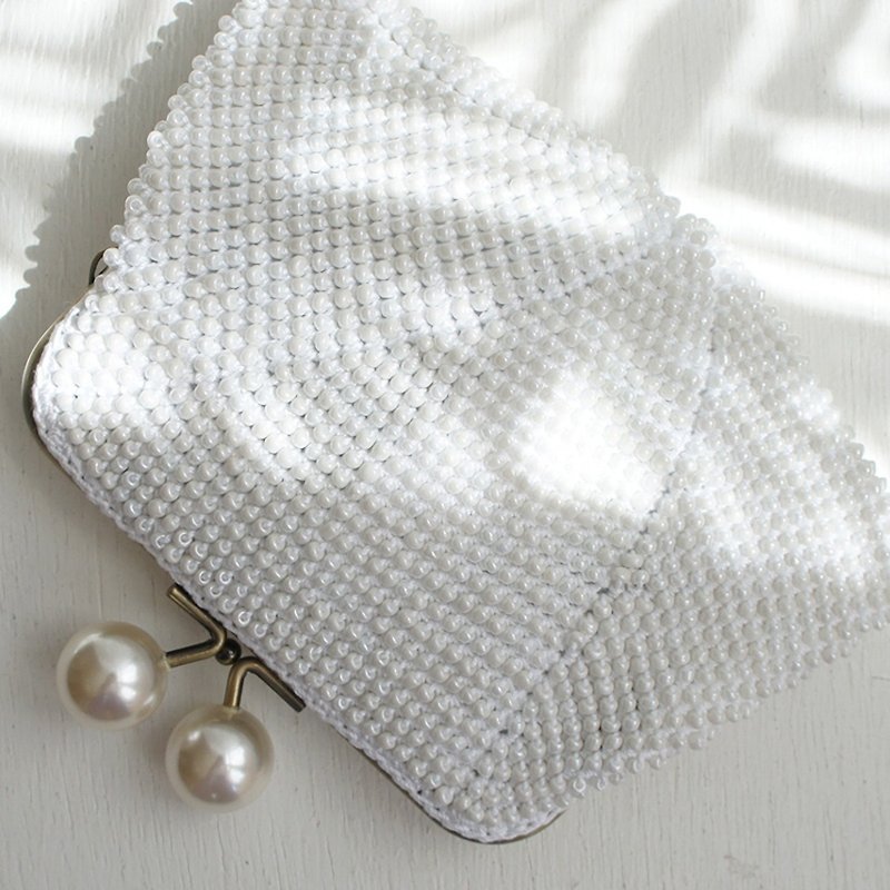 Ba-ba handmade Beads crochetpouch No.1261 - กระเป๋าเครื่องสำอาง - วัสดุอื่นๆ ขาว