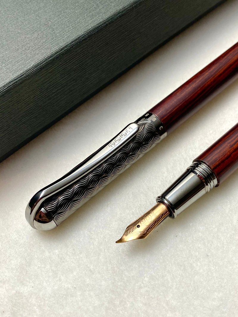 3952 Old Goat-噍哖 Rosewood Rose Rose Gold Calligraphy Steel Tip Pen - ปากกาหมึกซึม - วัสดุอื่นๆ 