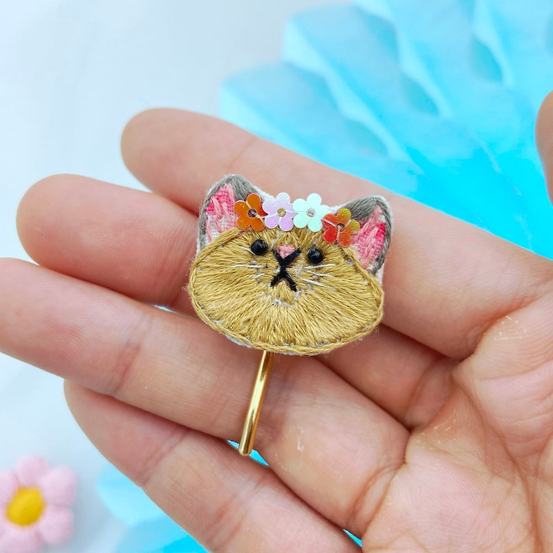 Flowery Golden Mouse. Hand-embroidered ponytail/hair fork (customizable) - Hair Accessories - Thread Gold