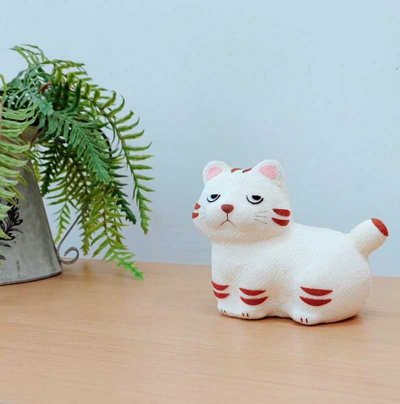 Japan [RYUKODO] Authorized-Old Big Cat-Office|Gifts|Wedding|Christmas Gift Box|House - ของวางตกแต่ง - ผ้าไหม ขาว