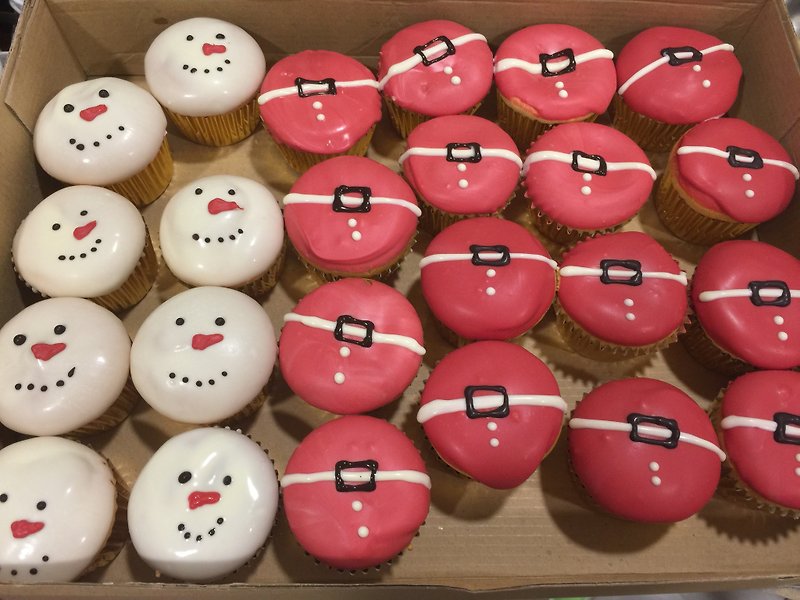 [クリスマスカップケーキ]冷蔵庫のギフトボックスに6個入り - ケーキ・デザート - 食材 ピンク