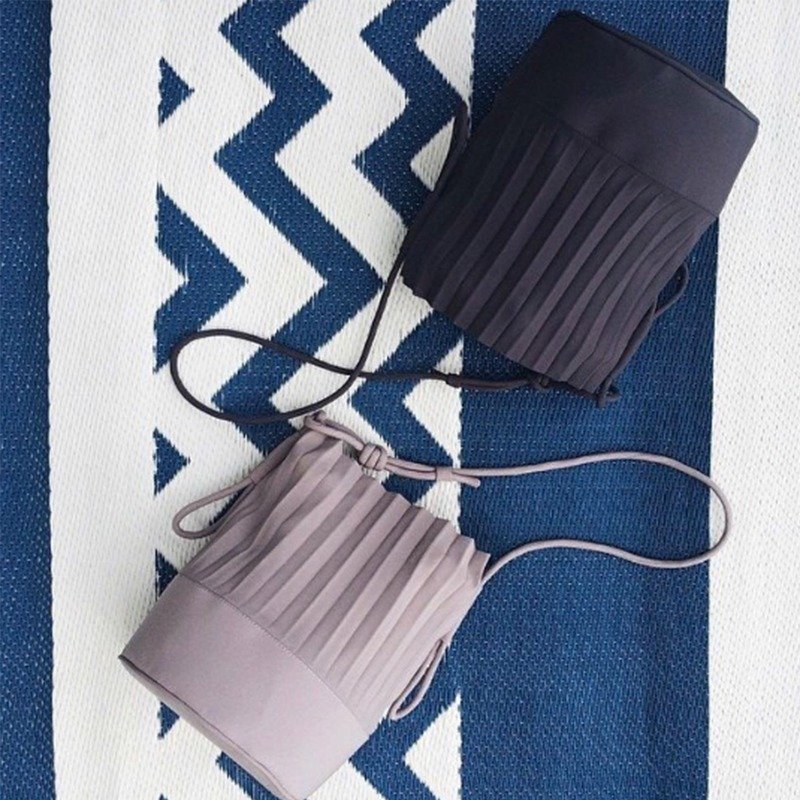aPail Bucket Bag in Dark Grey - 手提包/手提袋 - 其他材質 灰色