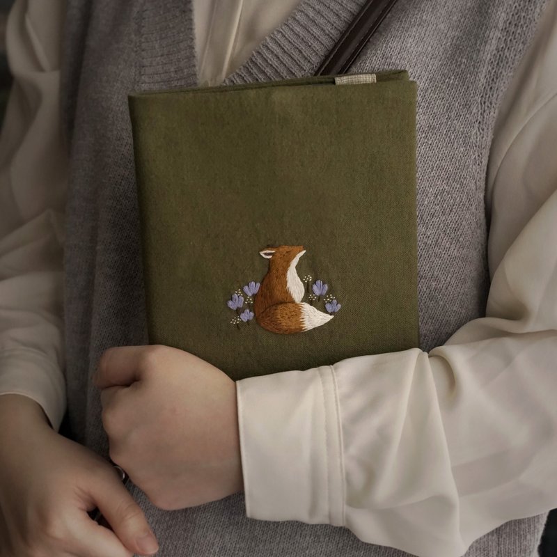 [DIY Material Pack] Hand Embroidery\Fox\Book Cover - เย็บปัก/ถักทอ/ใยขนแกะ - ผ้าฝ้าย/ผ้าลินิน สีเขียว