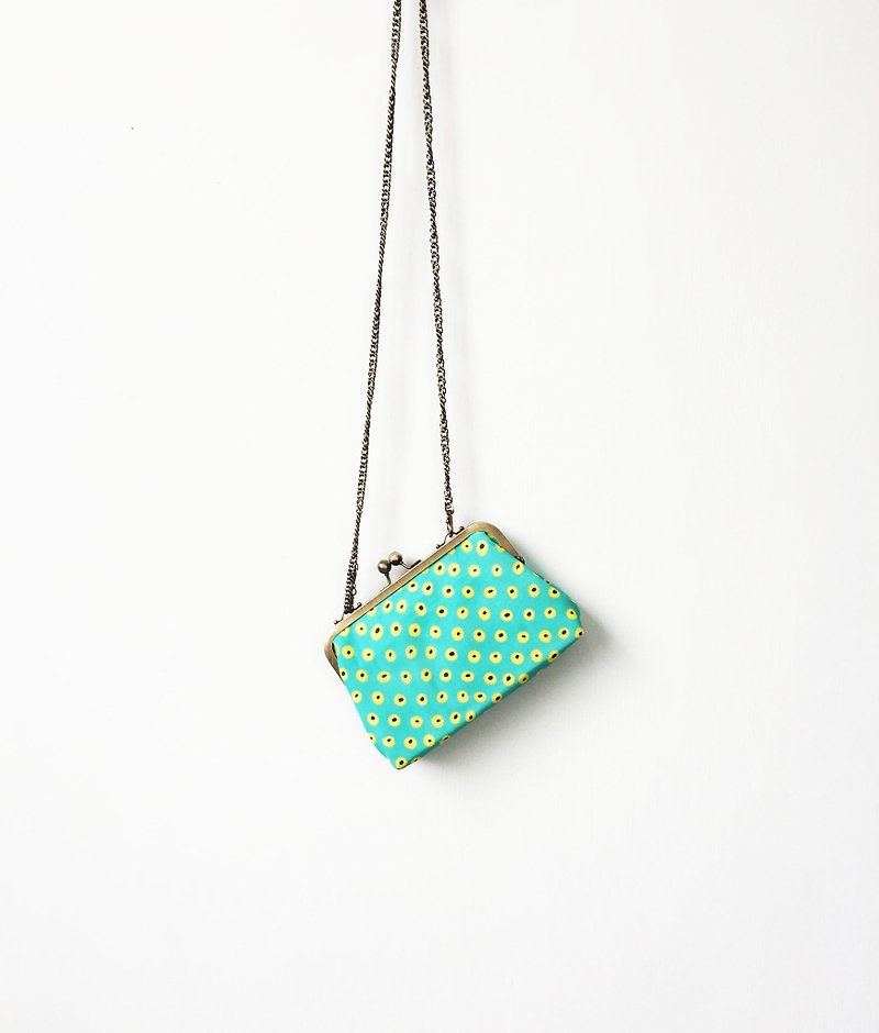 Green eyes clasp frame bag/with chain/ cosmetic bag - กระเป๋าคลัทช์ - เส้นใยสังเคราะห์ สีเขียว