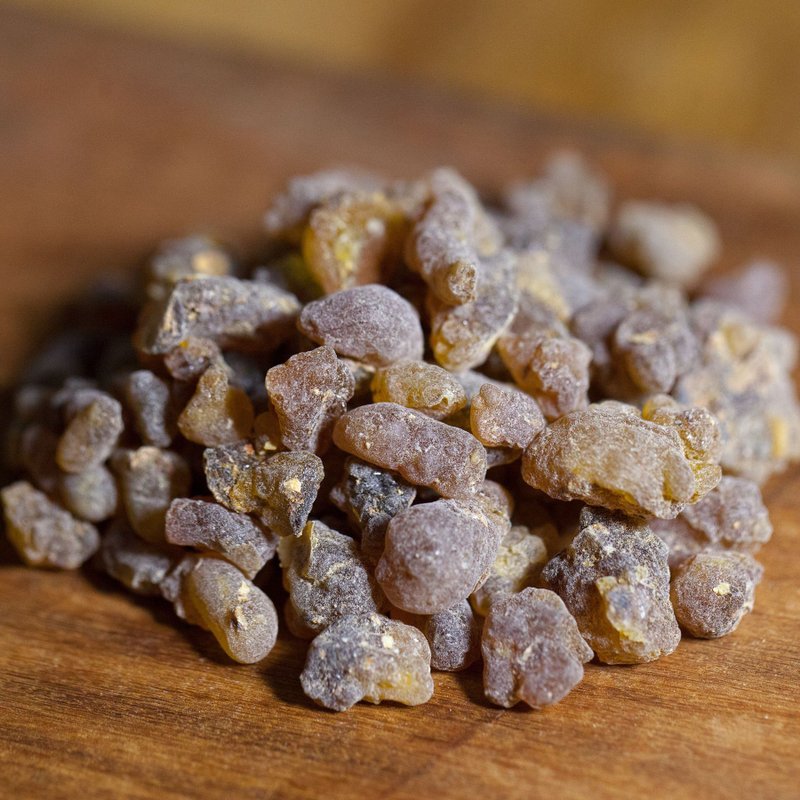 Black frankincense is calm and restrained, sweet and soft aromatherapy - Fragrances - Wood Brown