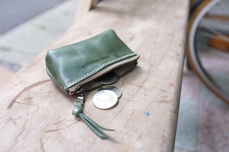 Finger coin purse wallet lipstick bag seal bag leather storage pouch Colro: vintage green - กระเป๋าใส่เหรียญ - หนังแท้ สีเขียว