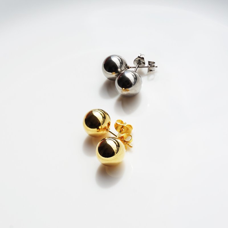 太陽と満月のピアス　サージカルステンレス・ボールのスタッドピアス　Silver/Gold - 耳環/耳夾/耳骨夾 - 寶石 銀色