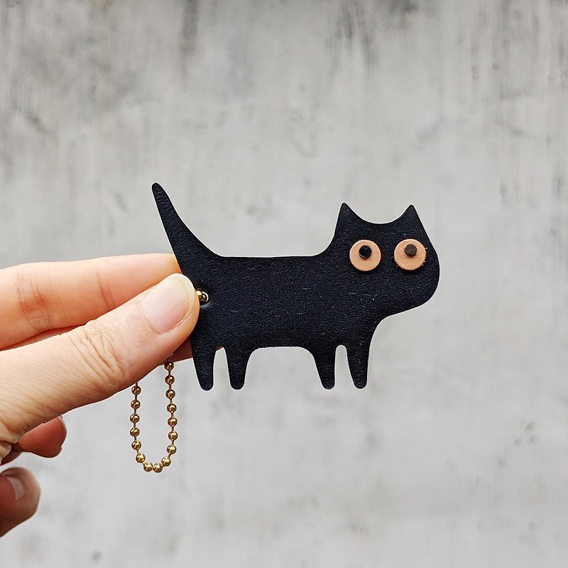 Handmade genuine leather black cat pendant keychain with customizable lettering - พวงกุญแจ - หนังแท้ สีดำ
