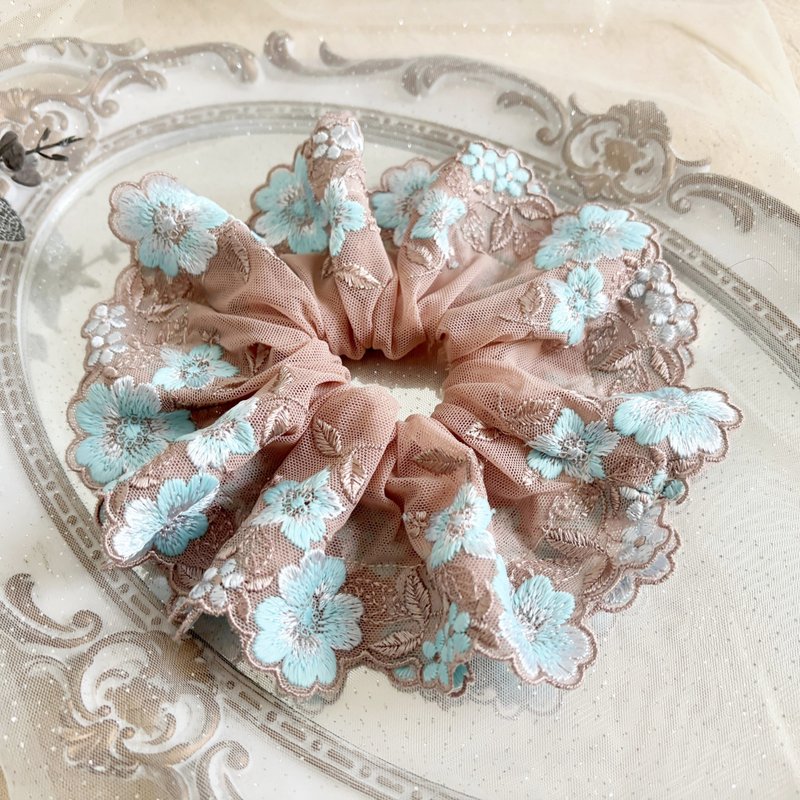 French embroidery lace scrunchie/hair ties, scrunchie, hair bundles, hair accessories, pig intestine rings - เครื่องประดับผม - วัสดุอื่นๆ หลากหลายสี