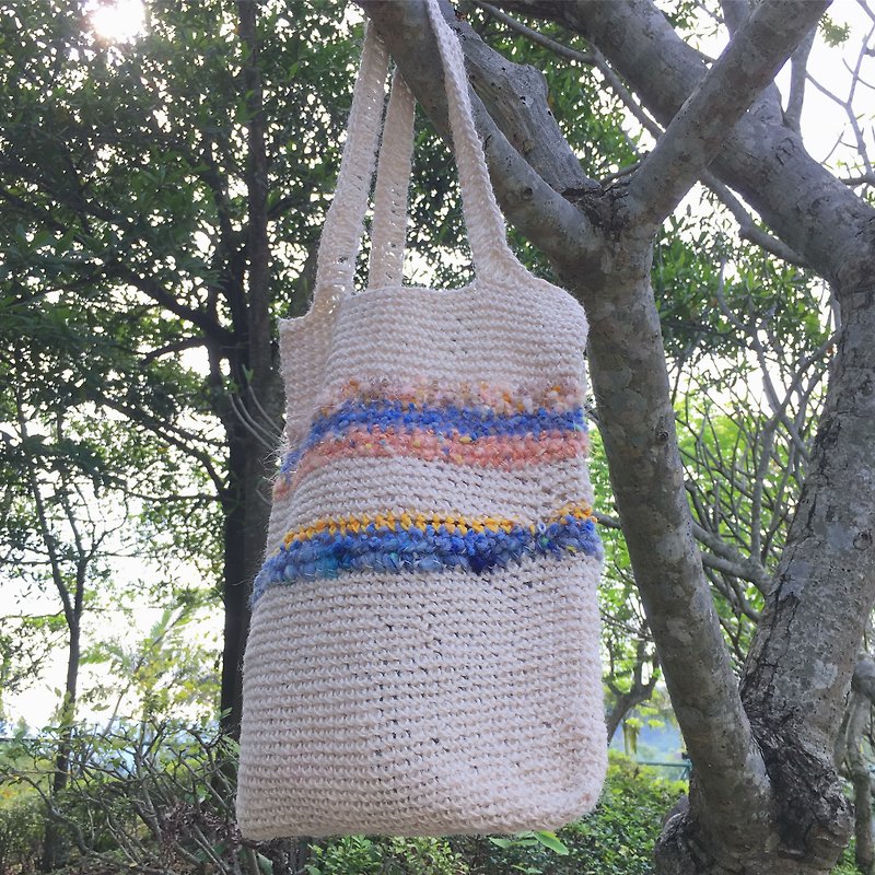 Hand-knitted minimalist style shoulder bag / ramie / texture woven bag / tote bag / side backpack - กระเป๋าแมสเซนเจอร์ - ผ้าฝ้าย/ผ้าลินิน ขาว