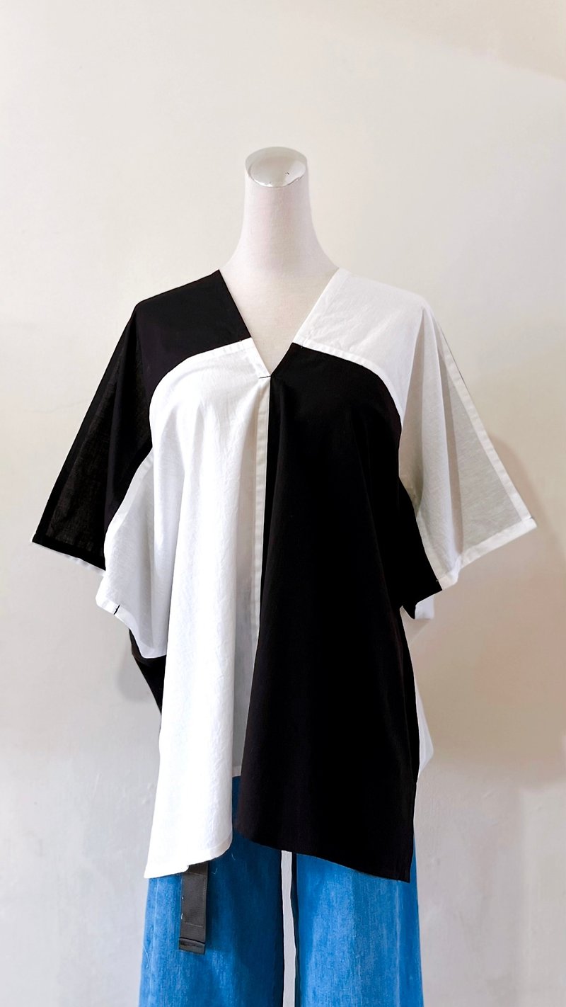 Unique black and white contrasting Tai Chi style pure cotton patchwork wide blouse style boxer jacket - Women's Tops - Cotton & Hemp Black