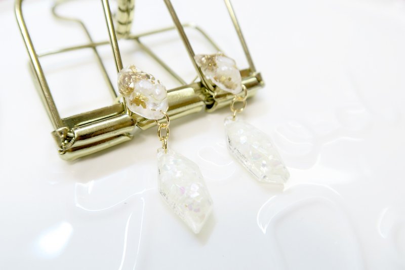 OUD Original.Handmade-Geometric-14K gf-Natural Pearls/MOP Dangle Earring/Clip-on - ต่างหู - ไข่มุก ขาว