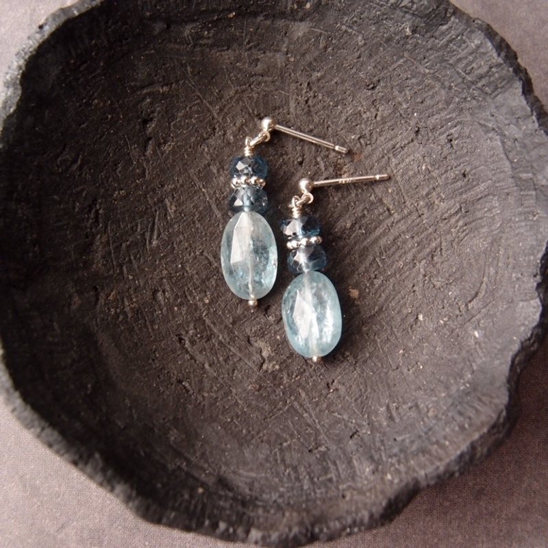 【SV】Sky Blue Kyanite Bicolor Earrings スカイブルーカイヤナイト スタッドピアス Oval - 耳環/耳夾/耳骨夾 - 寶石 銀色